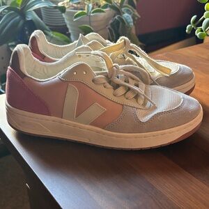 Veja Women's Sneakers - Pink and White